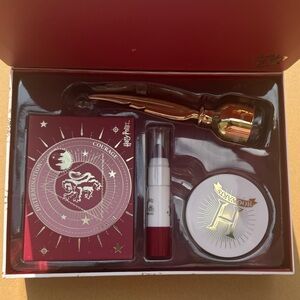 Warner Bros. Wizarding World Makeup Box - White and Red